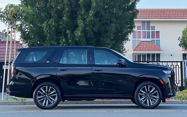 CADILLAC ESCALADE - image 2