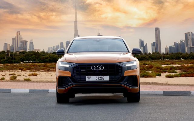 Audi Q8 Orange - image 3