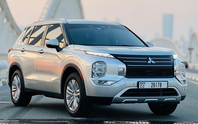 MITSUBISHI OUTLANDER - image 3