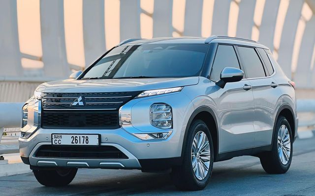 MITSUBISHI OUTLANDER - image 1