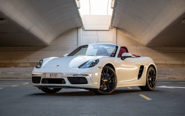 Porsche 718 Boxster - image 1