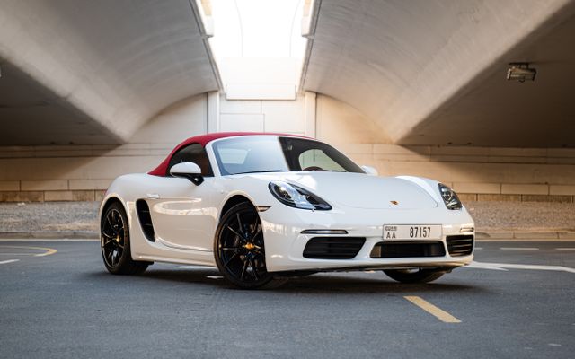 Porsche 718 Boxster - image 4