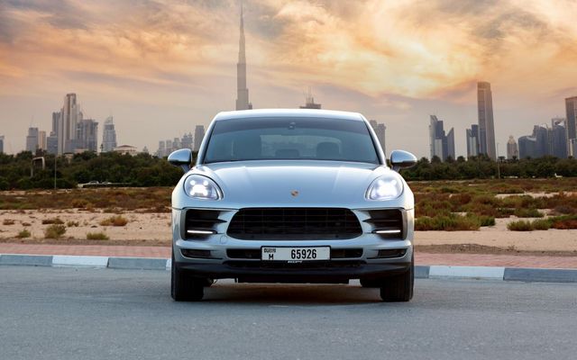 Porsche Macan Silver - image 3