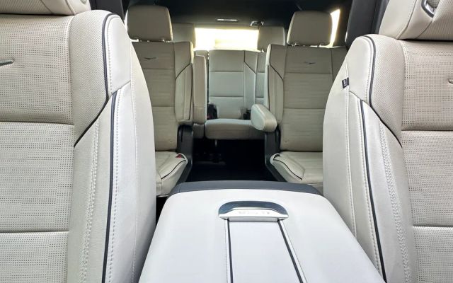 CADILLAC ESCALADE - image 4
