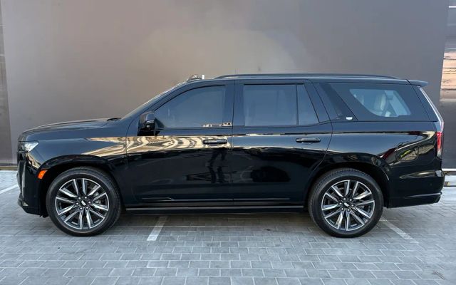 CADILLAC ESCALADE - image 1