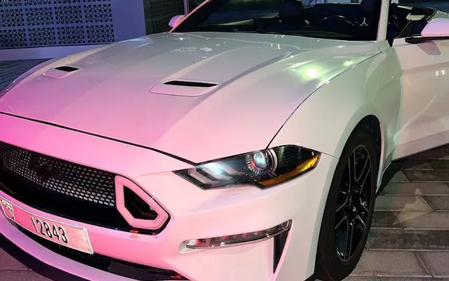 Ford Mustang - image 4