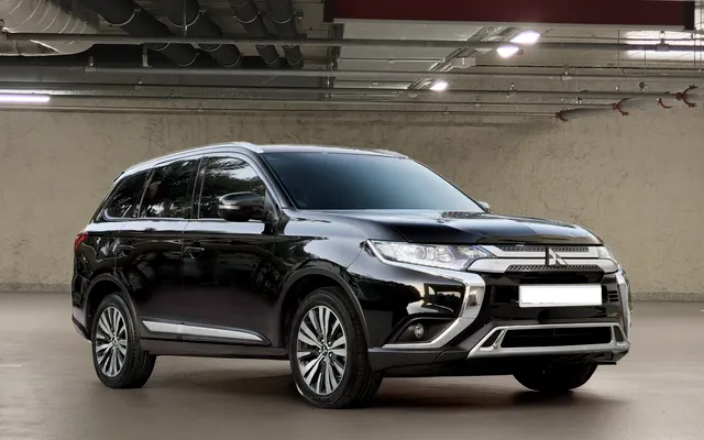 Mitsubishi Outlander 2.4L GLX 7 STR BASIC- - image 1