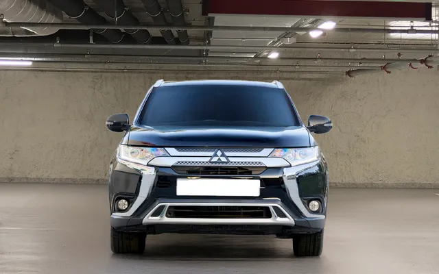 Mitsubishi Outlander 2.4L GLX 7 STR BASIC- - image 3
