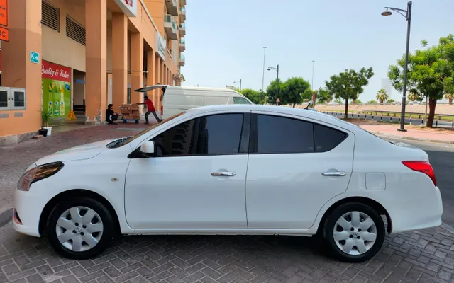 NISSAN SUNNY - image 2
