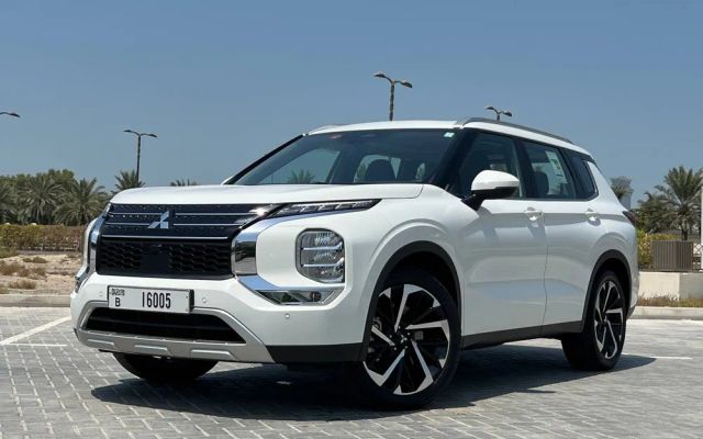 Mitsubishi Outlander - image 1
