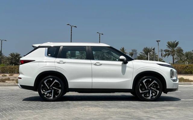 Mitsubishi Outlander - image 2