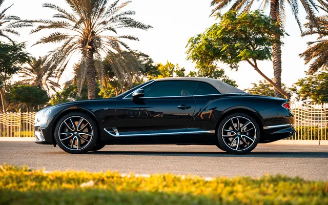 Bentley Continental GTC Mulliner - image 2