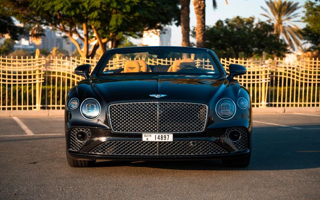 Bentley Continental GTC Mulliner - image 3