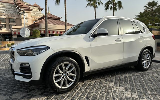 BMW X5 - image 1