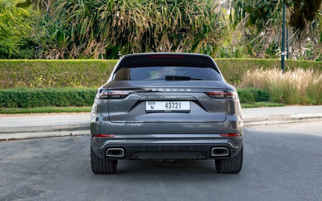 Porsche Cayenne - image 4