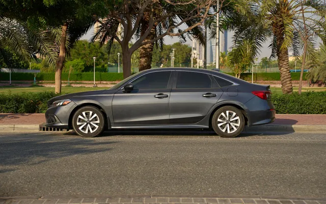 Honda Civic - image 2