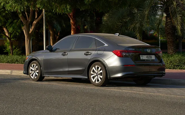 Honda Civic - image 4
