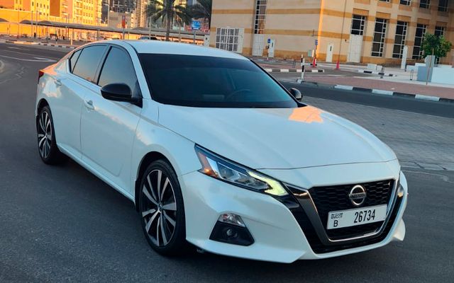 Nissan Altima SR - image 2