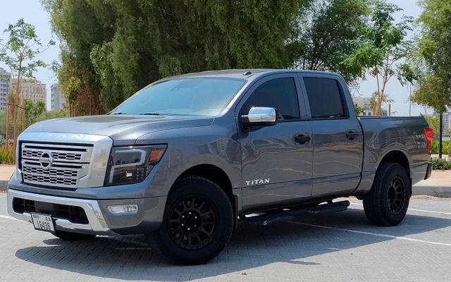 Nissan Titan - image 1