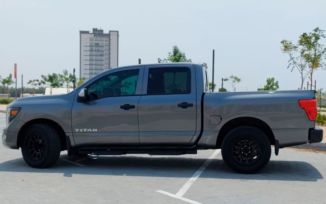 Nissan Titan - image 2