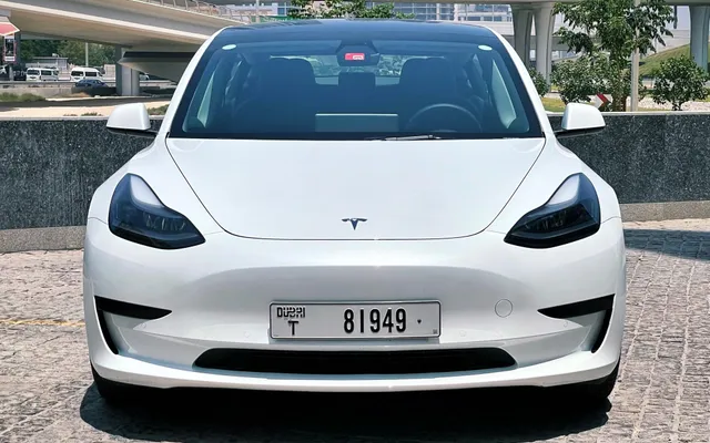 TESLA MODEL 3 - image 3