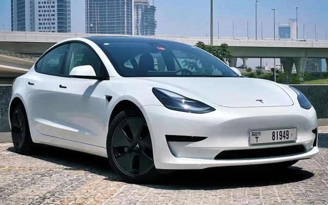 TESLA MODEL 3 - image 1