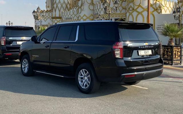 Chevrolet Suburban - image 2
