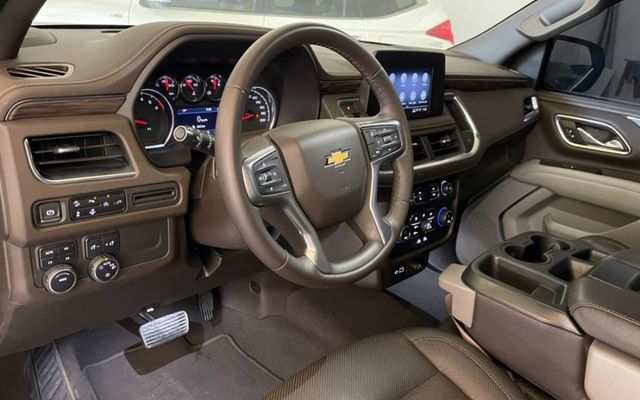 Chevrolet Suburban - image 4