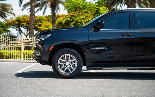 Chevrolet Suburban - image 4