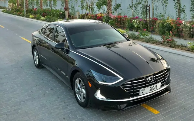 Hyundai Sonata - image 3