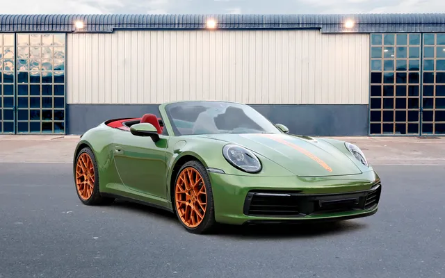 Porsche 911 S Convertible Green - image 4