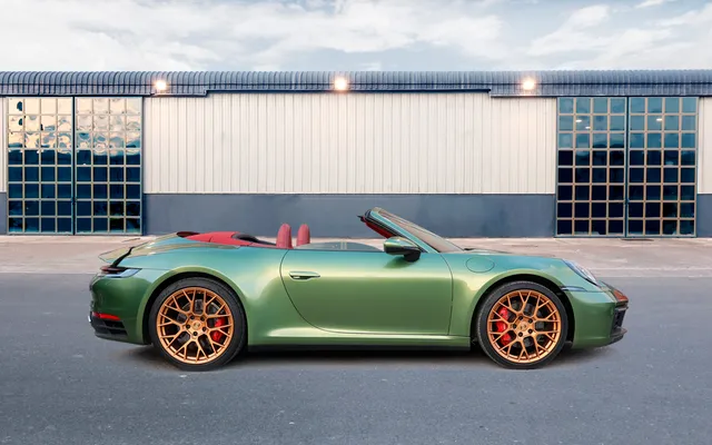 Porsche 911 S Convertible Green - image 2