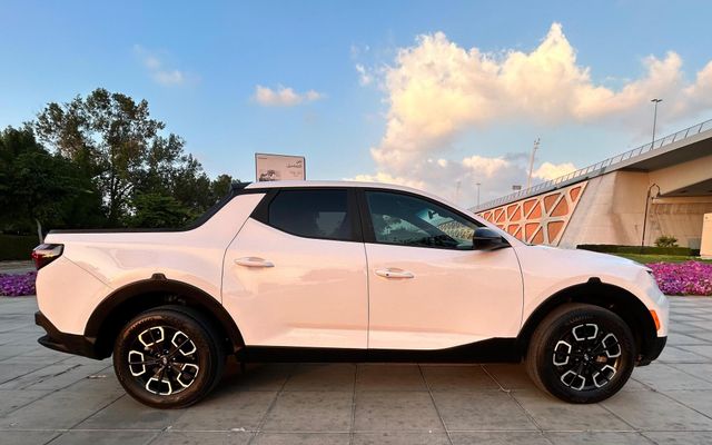 HYUNDAI SANTA CRUZ - image 2