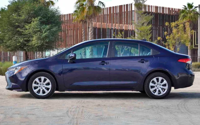 TOYOTA COROLLA - image 2