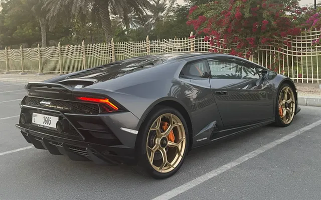 LAMBORGHINI HURACAN - image 3