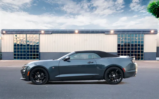 Chevrolet Camaro Convertible Gray - image 2
