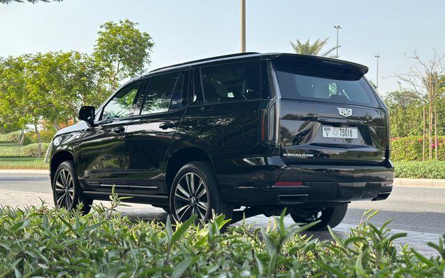 CADILLAC ESCALADE - image 2