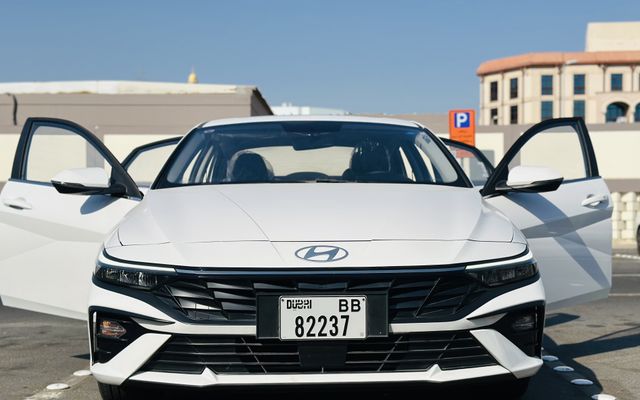 HYUNDAI ELANTRA - image 4