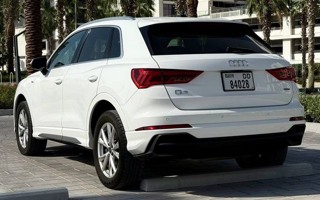 Audi Q3 Premium S Line - image 3