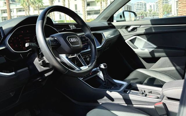 Audi Q3 Premium S Line - image 4