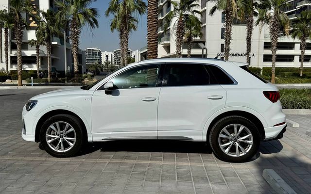 Audi Q3 Premium S Line - image 2