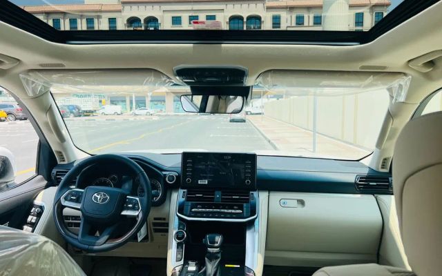 TOYOTA LAND CRUISER - image 3