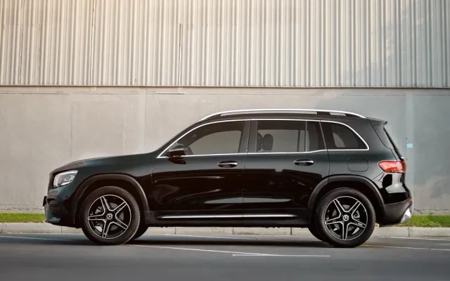 MERCEDES GLB 250 - image 2