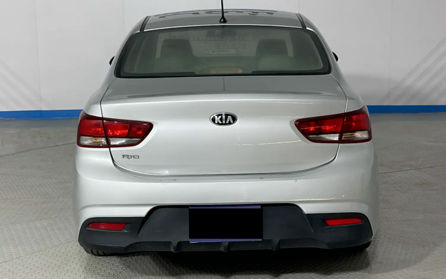 Kia Rio - image 2
