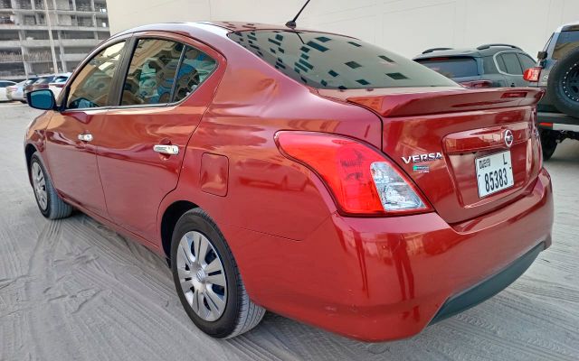 NISSAN VERSA - image 4