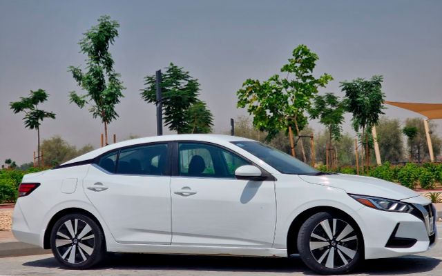 Nissan Sentra - image 3