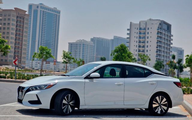 Nissan Sentra - image 2