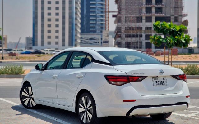 Nissan Sentra - image 4