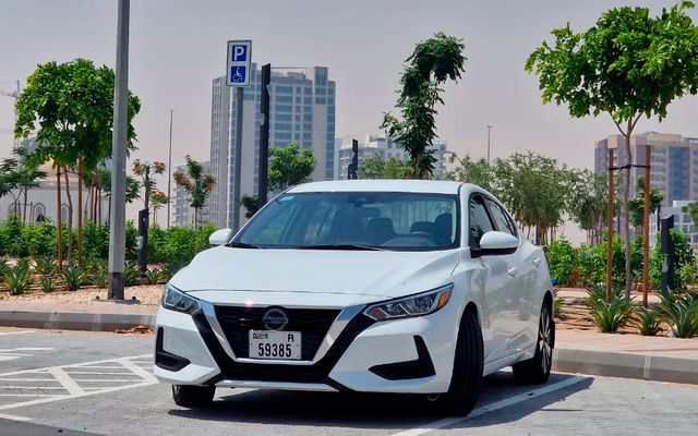 Nissan Sentra - image 1