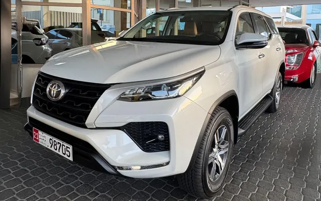 Toyota Fortuner - image 1